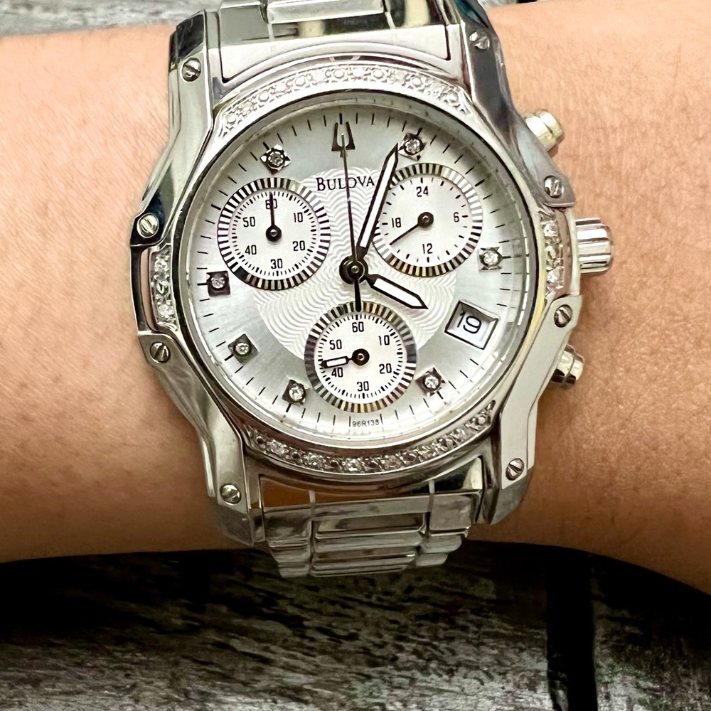 BULOVA Diamond Woman’s watch! JUST LIKE NEW !
